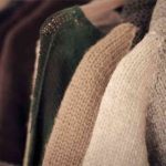 Mách Bạn Cách Giặt Quần Áo Mới Mua Tránh Phai Màu Cực Hiệu Quả