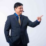 Tạo dáng chụp hình doanh nhân