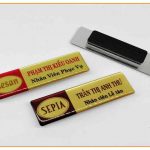 Làm biển tên nhân viên, huy hiệu cài áo giá rẻ tại Hà Nội