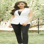 Phối áo khoác sát nách theo QUY TẮC VÀNG chuẩn nàng sành điệu