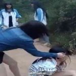 Nữ sinh bị đánh hội đồng, lột sạch quần áo mà không ai can ngăn