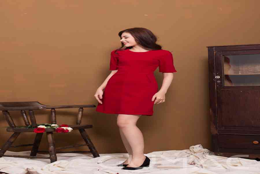 Đầm đỏ mang giày màu gì ĐẸP chuẩn SANG TRỌNG cho nàng TỰ TIN