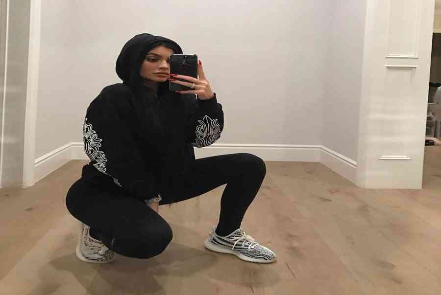 Top 10 phối đồ với giày Yeezy cá tính và trẻ trung không thể bỏ qua cho giới trẻ
