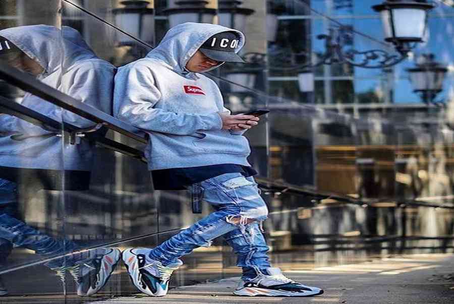 Cách Phối Đồ Với Giày Yeezy 700 Ấn Tượng Nhất cho Nam và Nữ
