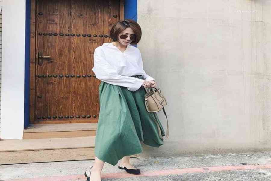 Cách mix đồ sành điệu cho cô nàng công sở với chân váy midi