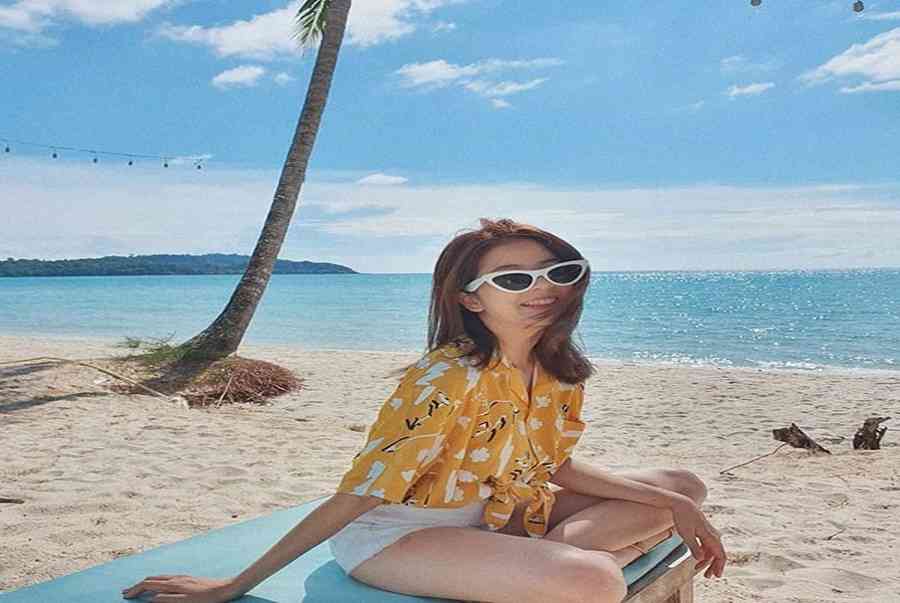 Đi biển mặc gì hè 2020? 12 cách mix đồ đi biển hot trend hè năm nay