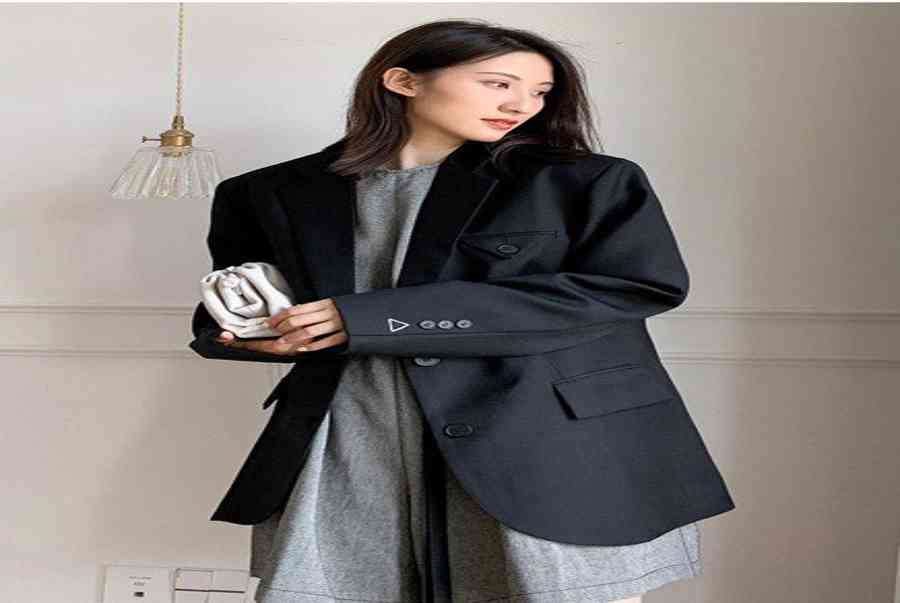 Phối Áo Khoác Nữ Form Rộng Màu Đen Sao Cho “Chất”