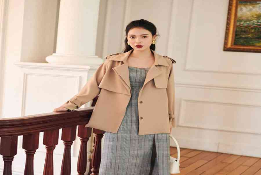 Cách phối áo măng tô nữ ngắn đẹp và độc lạ cho nàng