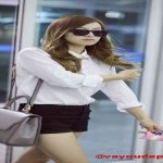 Cập nhật ngay những chiếc áo sơ mi trắng đi biển cần có của chị em