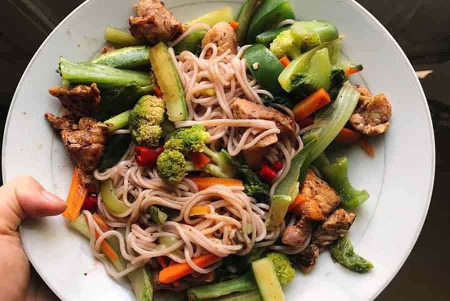 Bún gạo lứt bao nhiêu calo? Ăn bún gạo lứt có béo không?
