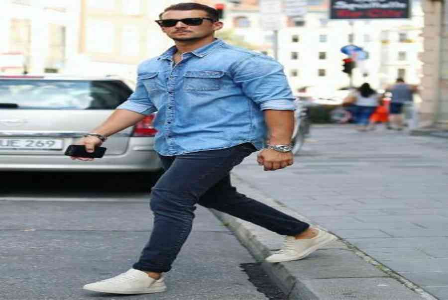 4 cách phối quần jeans với giày sneaker nam đẹp nhất