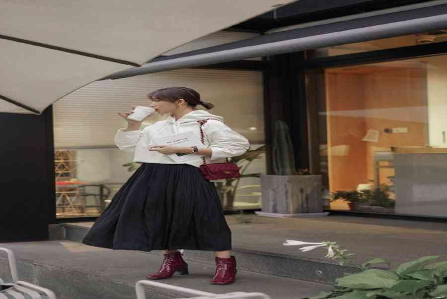 Diện áo hoodie thế nào để thật trẻ trung, sành điệu, đây là câu trả lời dành cho các nàng!