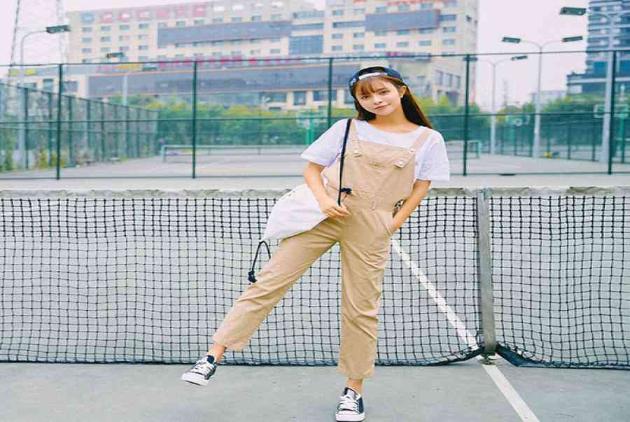 Lưu ngay 10 cách phối đồ với quần yếm nữ đẹp đỉnh cao