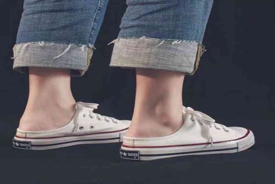 Cách phối đồ với giày sục thể thao nữ cực đẹp
