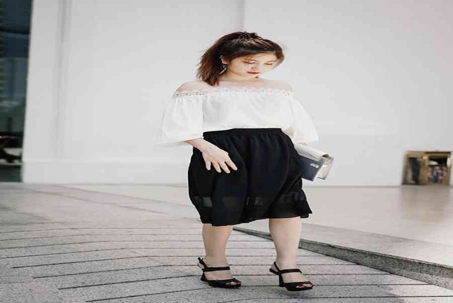 Chân váy xòe kết hợp với áo sơ mi để vừa đẹp vừa duyên dáng