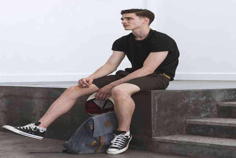 Đi giày Converse cao cổ mặc với quần gì?