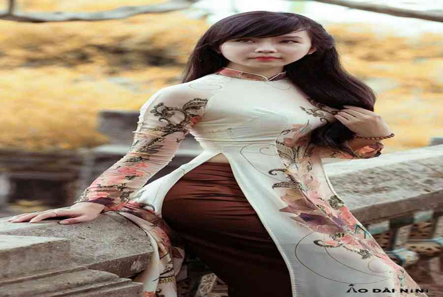 10 mẫu áo dài quần satin bóng mỏng gợi cảm hot nhất 2021