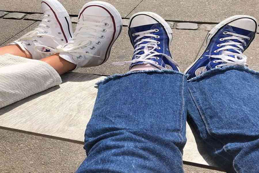 Khi giày Converse kết hợp với quần áo nam và nữ