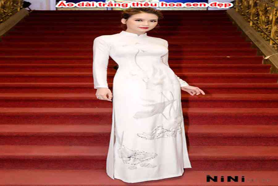 Top 10 mẫu áo dài trắng thêu hoa sen đẹp và hot nhất 2021