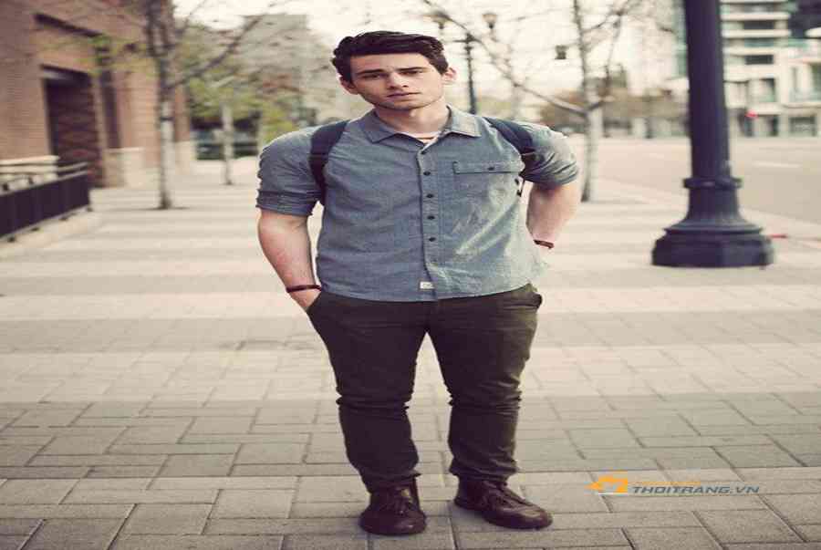 Cách phối áo sơ mi với quần jeans cho chàng phong độ