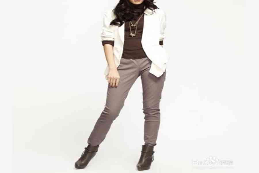 Cách phối đồ với quần kaki nữ đơn giản mà khí chất