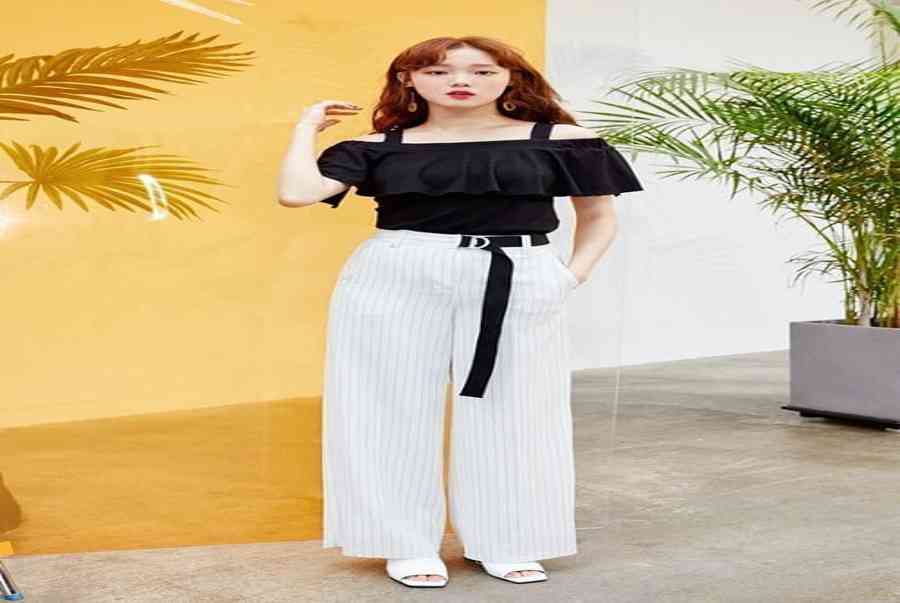 Học cách mix đồ sành điệu với chiếc quần ống rộng trắng cổ điển