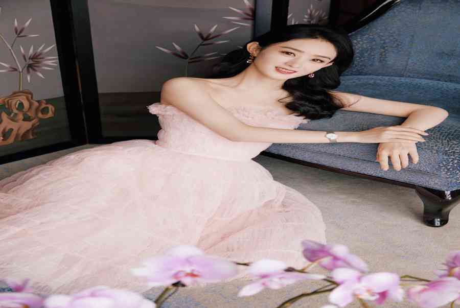 Phong cách thời trang chuẩn ‘đẳng cấp quốc tế’ của Triệu Lệ Dĩnh, dát Haute Couture đều như cơm bữa