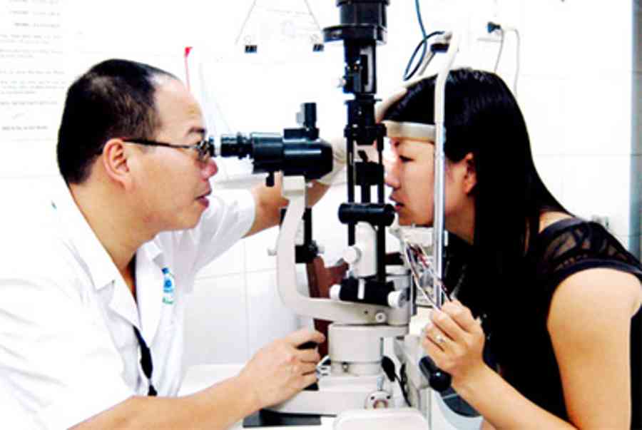 Viêm kết mạc – họng – hạch: Dễ nhầm với đau mắt đỏ và gây biến chứng