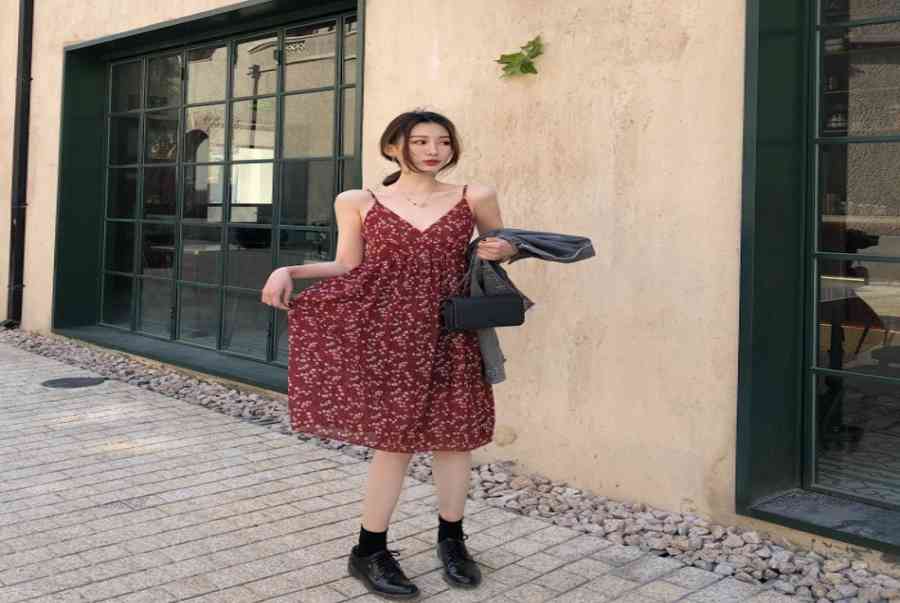 6+ mẫu váy 2 dây hoa nhí ấn tượng cho mùa hè