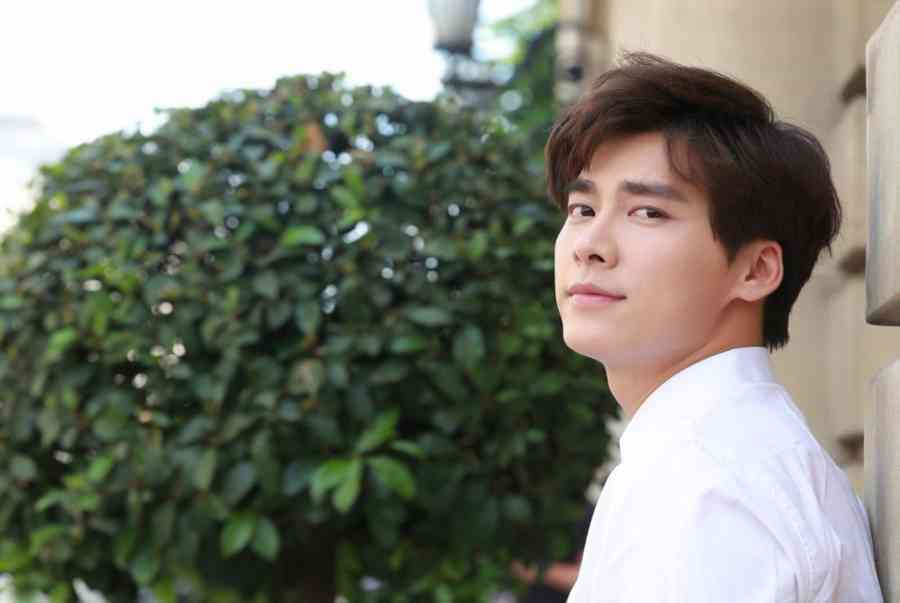 Lý Dịch Phong: Chàng nam thần đào hoa của làng điện ảnh Hoa Ngữ