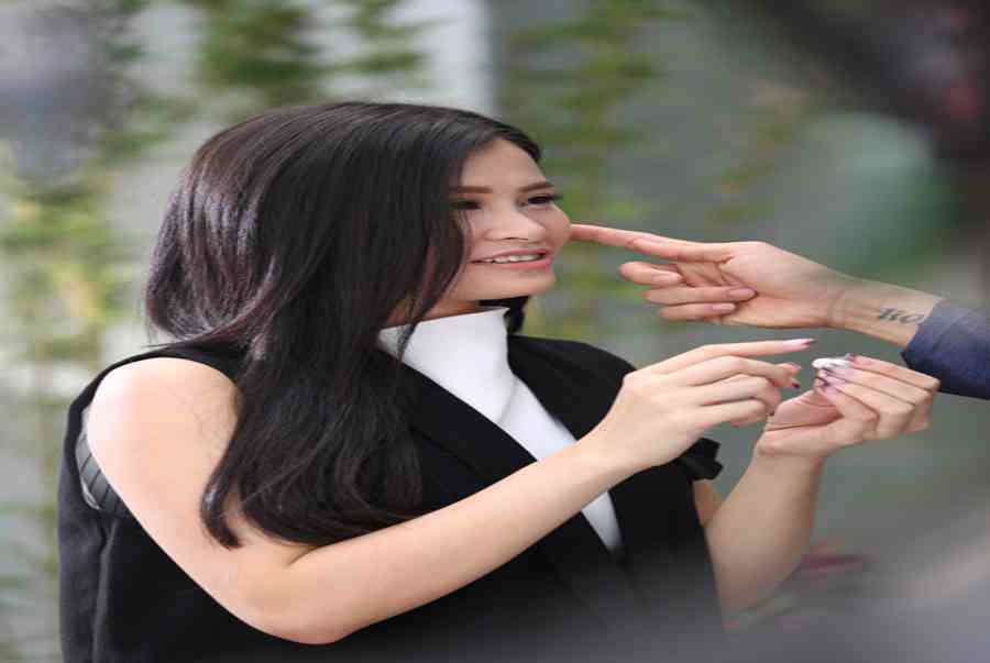 Không chỉ trở lại với điện ảnh một cách xuất sắc, Đông Nhi còn gây sốt với nhạc phim!
