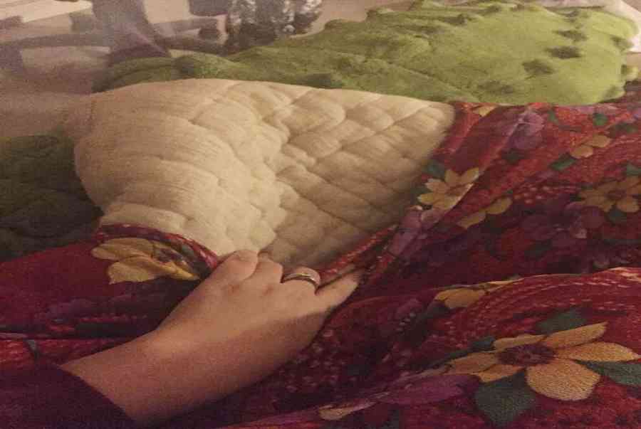 Nhà bạn có còn tivi vặn núm, chăn con công từ thời bao cấp, nhìn là thấy kỷ niệm tuổi thơ không?
