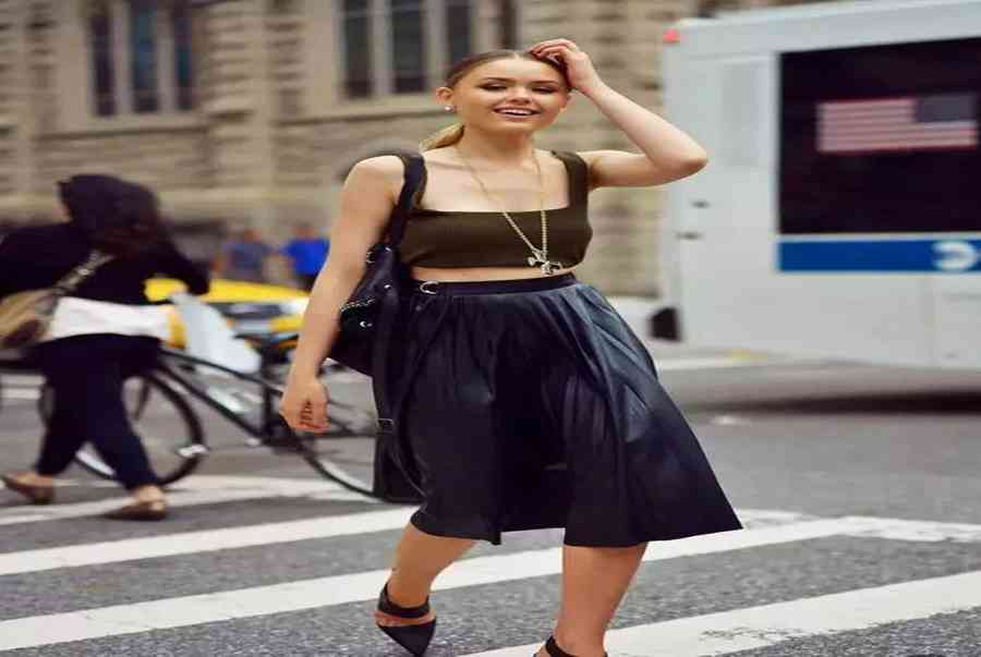 Top 10 bí quyết mix đồ với chân váy đen dài quý phái và quyến rũ nhất